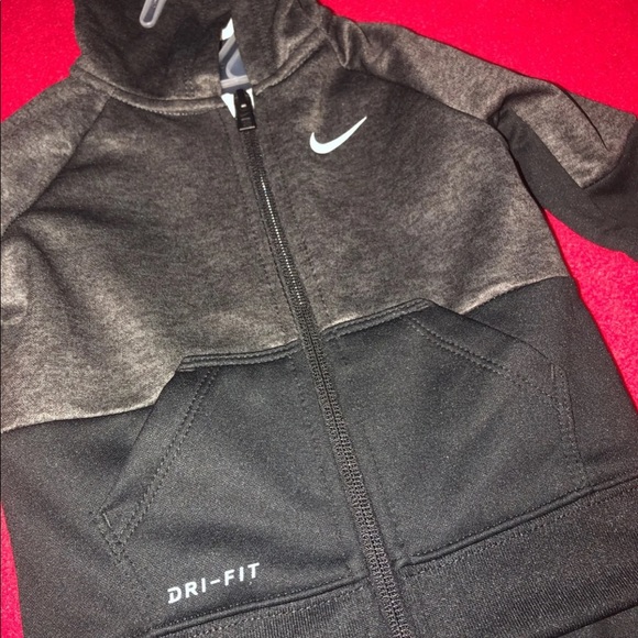 SOLD - Boys Nike dri-fit set - Picture 3 of 7